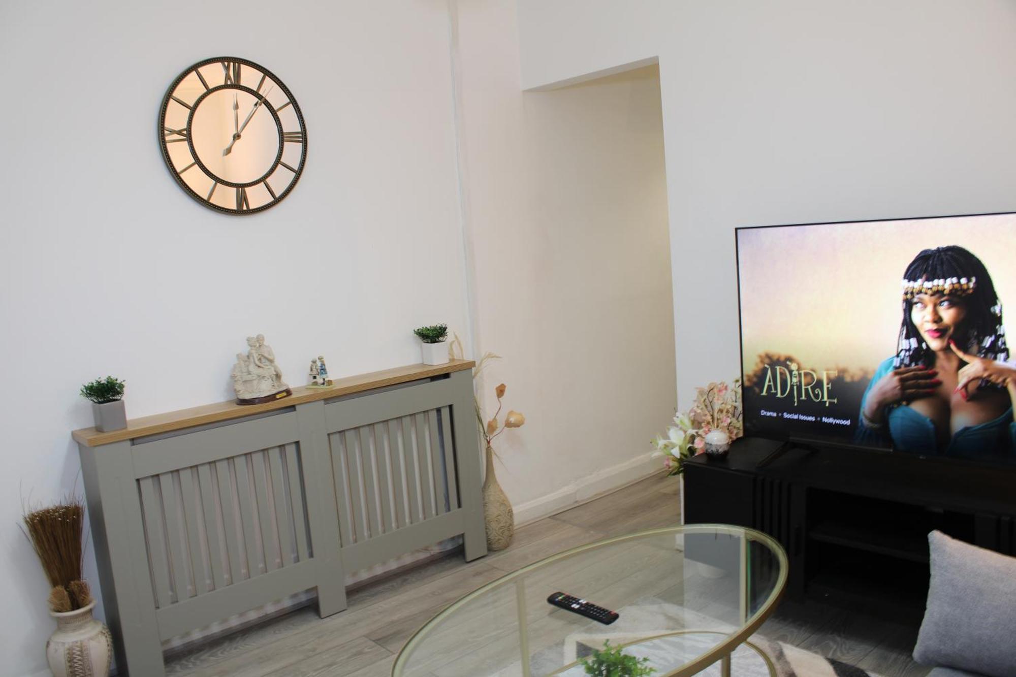 F2S Serviced Apartments 2Bedroom Terrace House With Free Wifi Netflix Suitable For Contractors Walking Distance To Train Station Derby Exterior photo