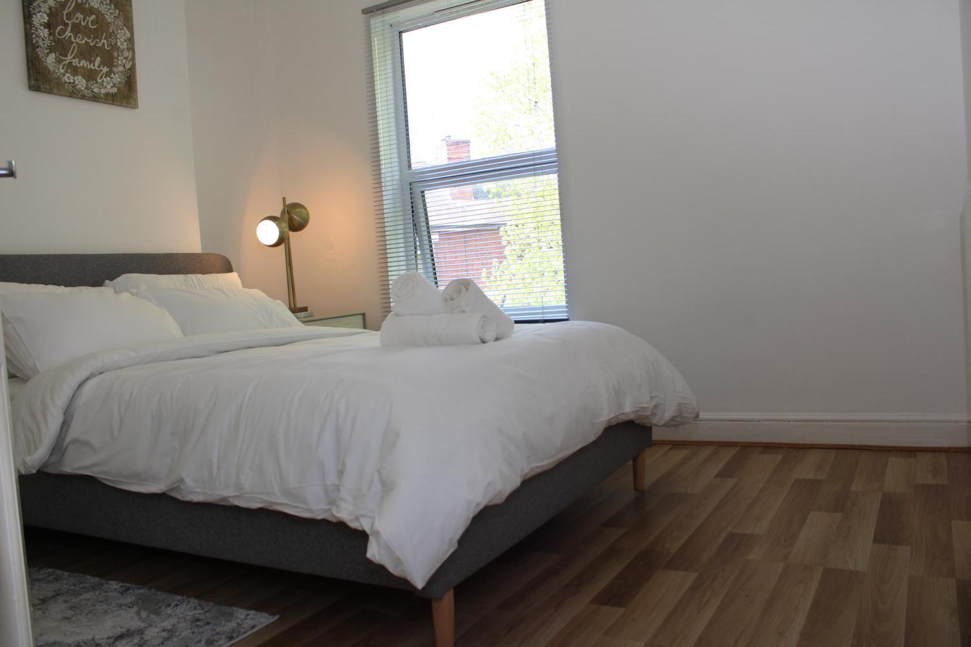 F2S Serviced Apartments 2Bedroom Terrace House With Free Wifi Netflix Suitable For Contractors Walking Distance To Train Station Derby Exterior photo