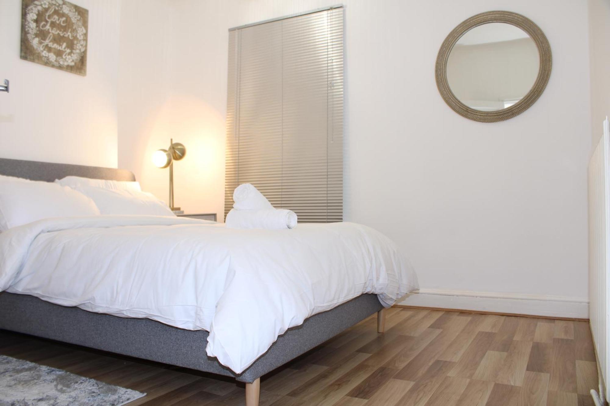 F2S Serviced Apartments 2Bedroom Terrace House With Free Wifi Netflix Suitable For Contractors Walking Distance To Train Station Derby Exterior photo