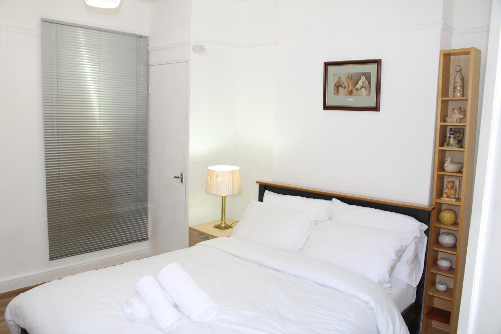 F2S Serviced Apartments 2Bedroom Terrace House With Free Wifi Netflix Suitable For Contractors Walking Distance To Train Station Derby Exterior photo